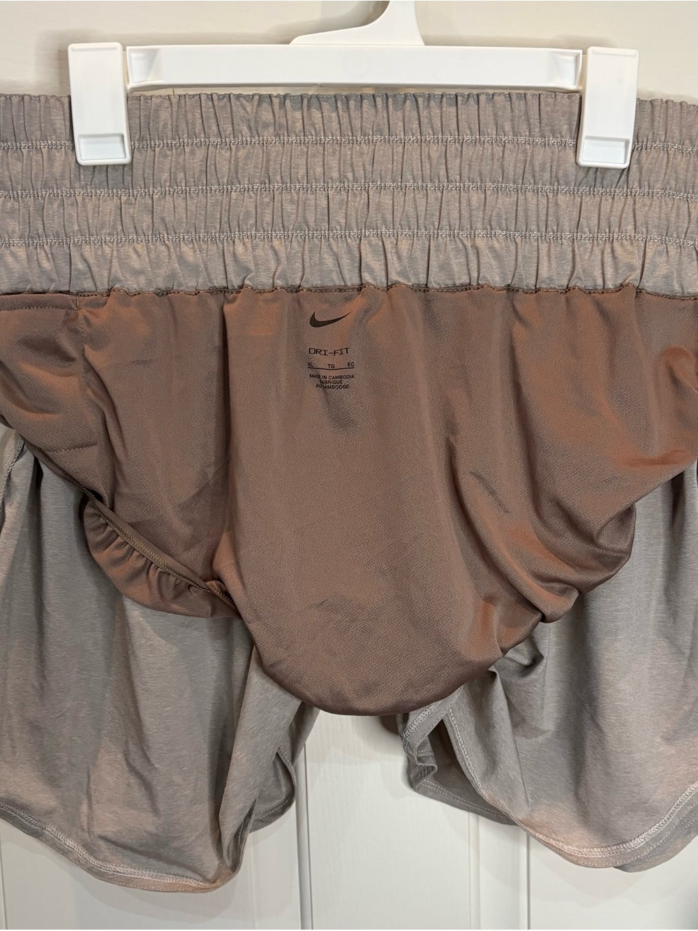 Nike Dri-FIT Running Shorts Women’s Sz XL in light brown - Picture 4 of 6
